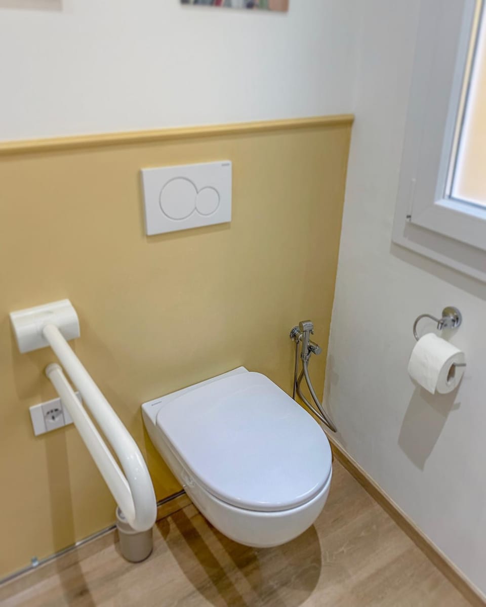 Bathroom, Facility for disabled guests