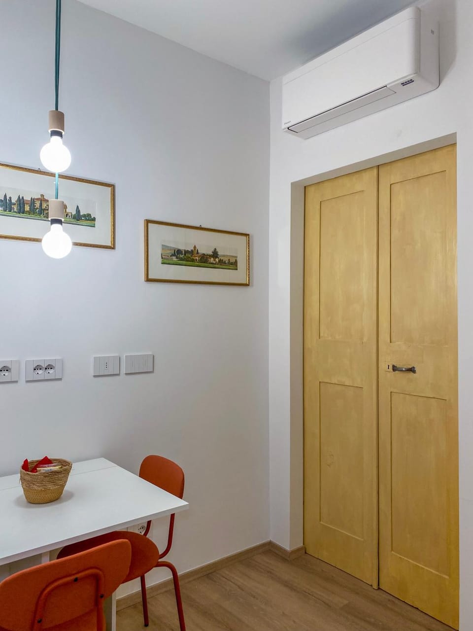Dining area, internet, air conditioner