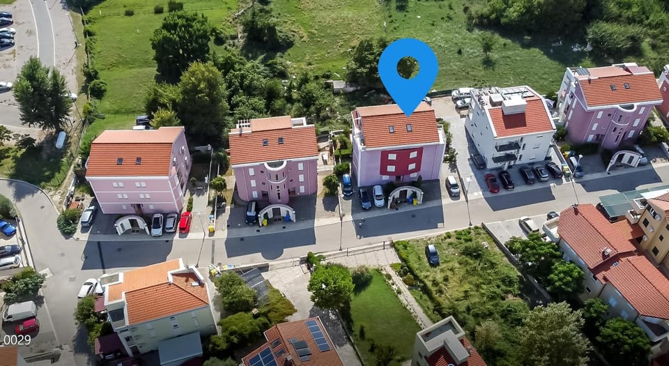 Property building, Neighbourhood, Bird's eye view