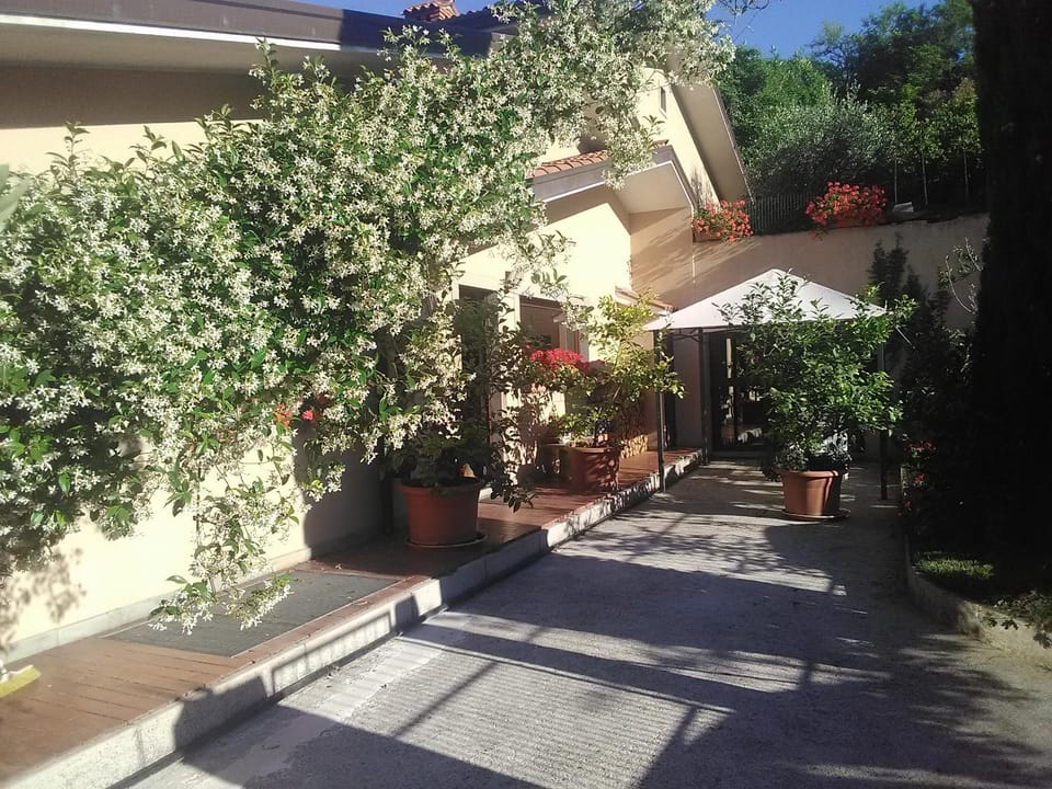 Facade/entrance