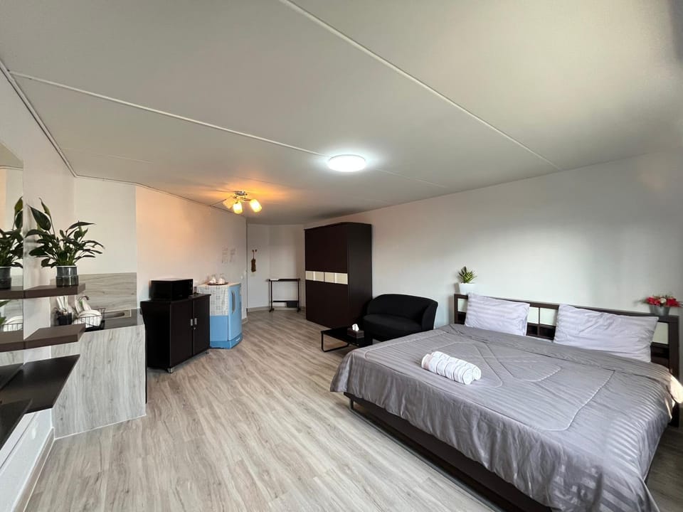 T12 Popular Condo By : hunnity Apartment in Bangkok