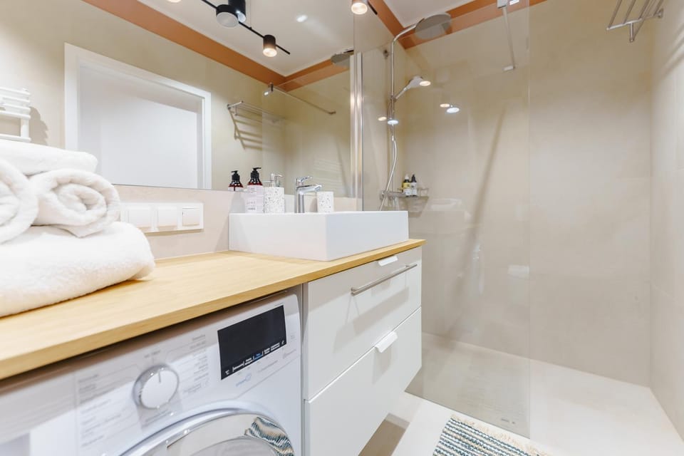Shower, Bathroom, washing machine, dryer