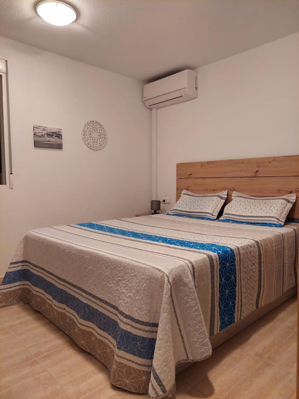 Bed, Photo of the whole room, Bedroom, air conditioner