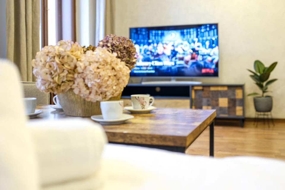 Communal lounge/ TV room, TV and multimedia, Living room
