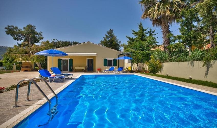 Property building, Day, Pool view, Swimming pool, sunbed
