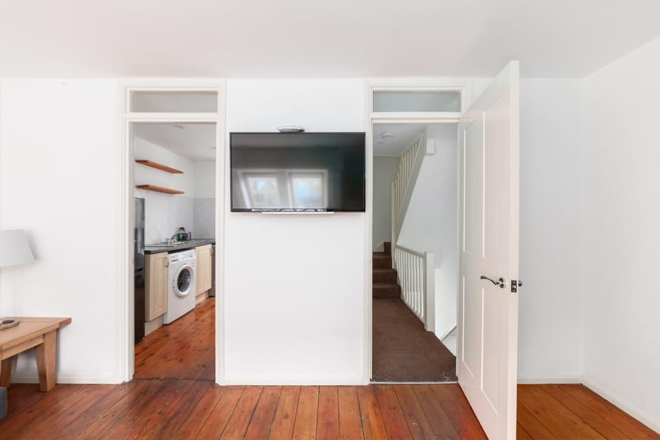 Communal lounge/ TV room, TV and multimedia, Kitchen or kitchenette