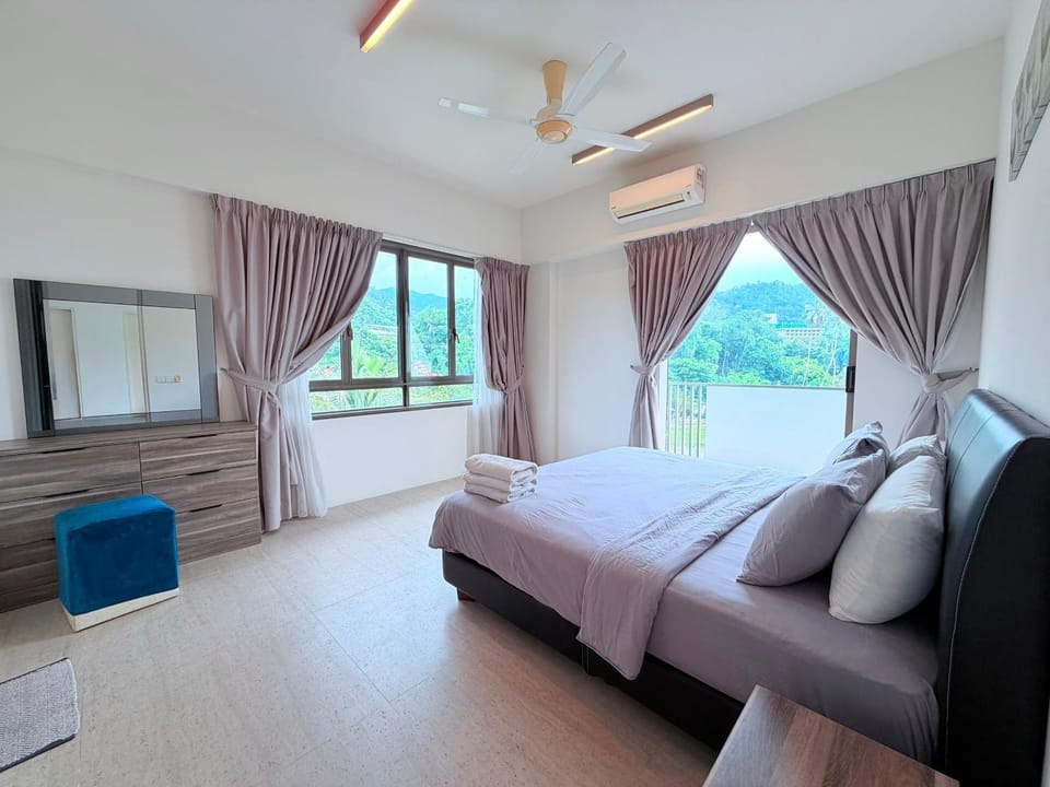 By The Sea@Sunset view and Seaview #32 Apartment in Batu Ferringhi, Penang, Malaysia