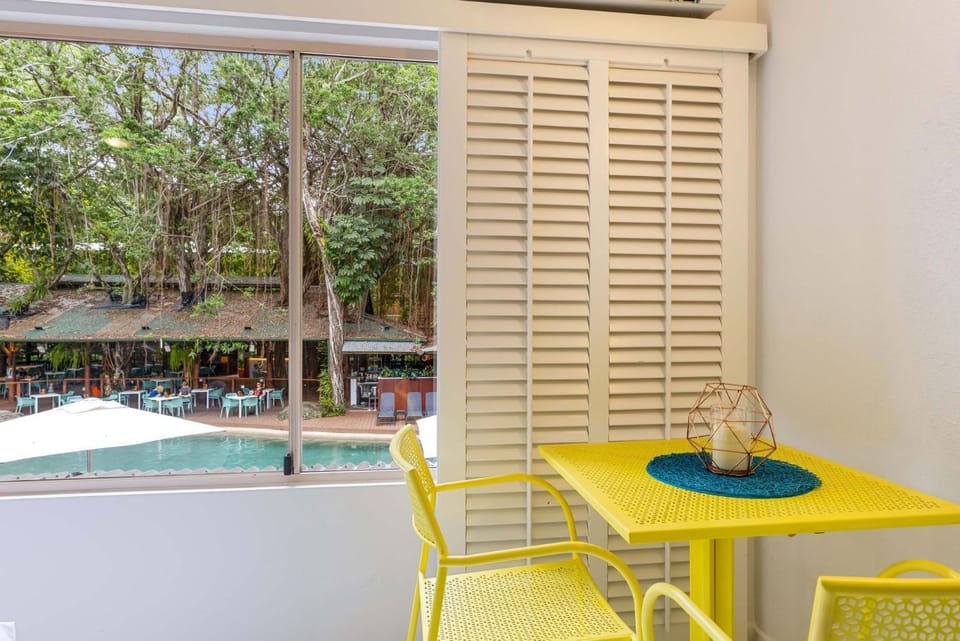 Day, Pool view, Swimming pool, sunbed