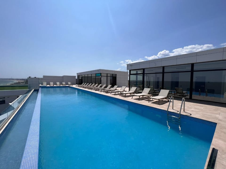 Day, Swimming pool, sunbed