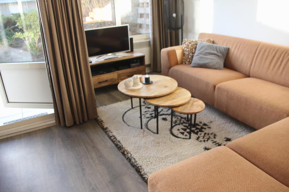 TV and multimedia, Seating area, Evening entertainment