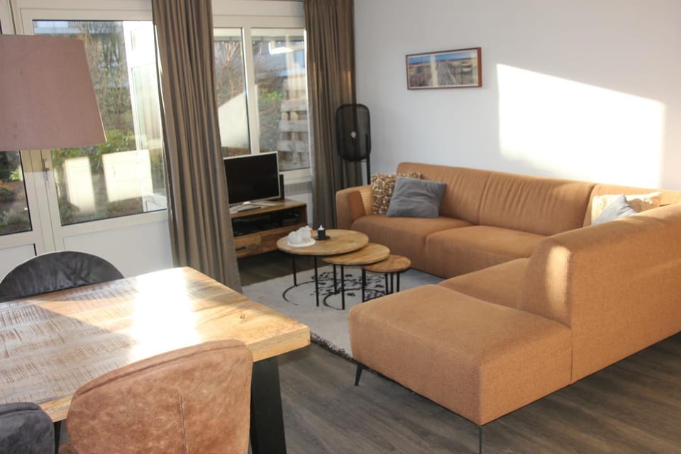 TV and multimedia, Seating area, Evening entertainment