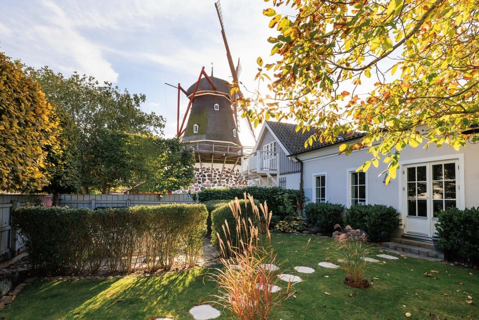 Property building, Day, Garden, Garden view, Landmark view