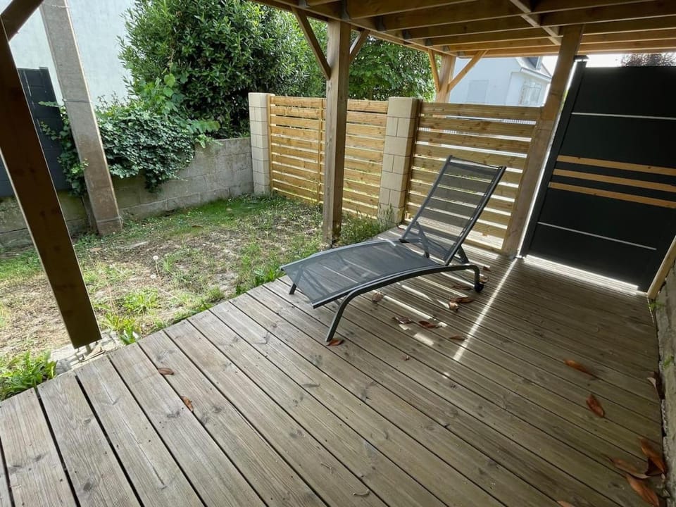 Patio, Garden, sunbed