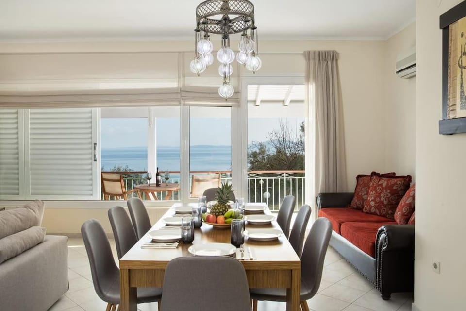 View (from property/room), Balcony/Terrace, Living room, Dining area