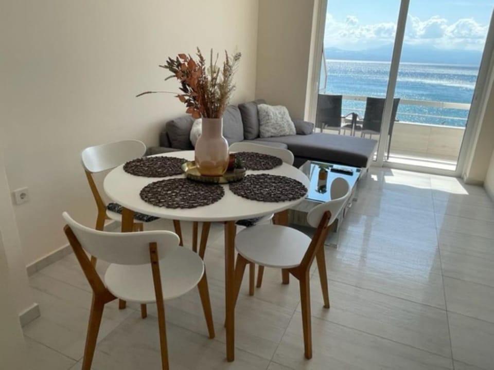Balcony/Terrace, Living room, Seating area, Dining area, Sea view