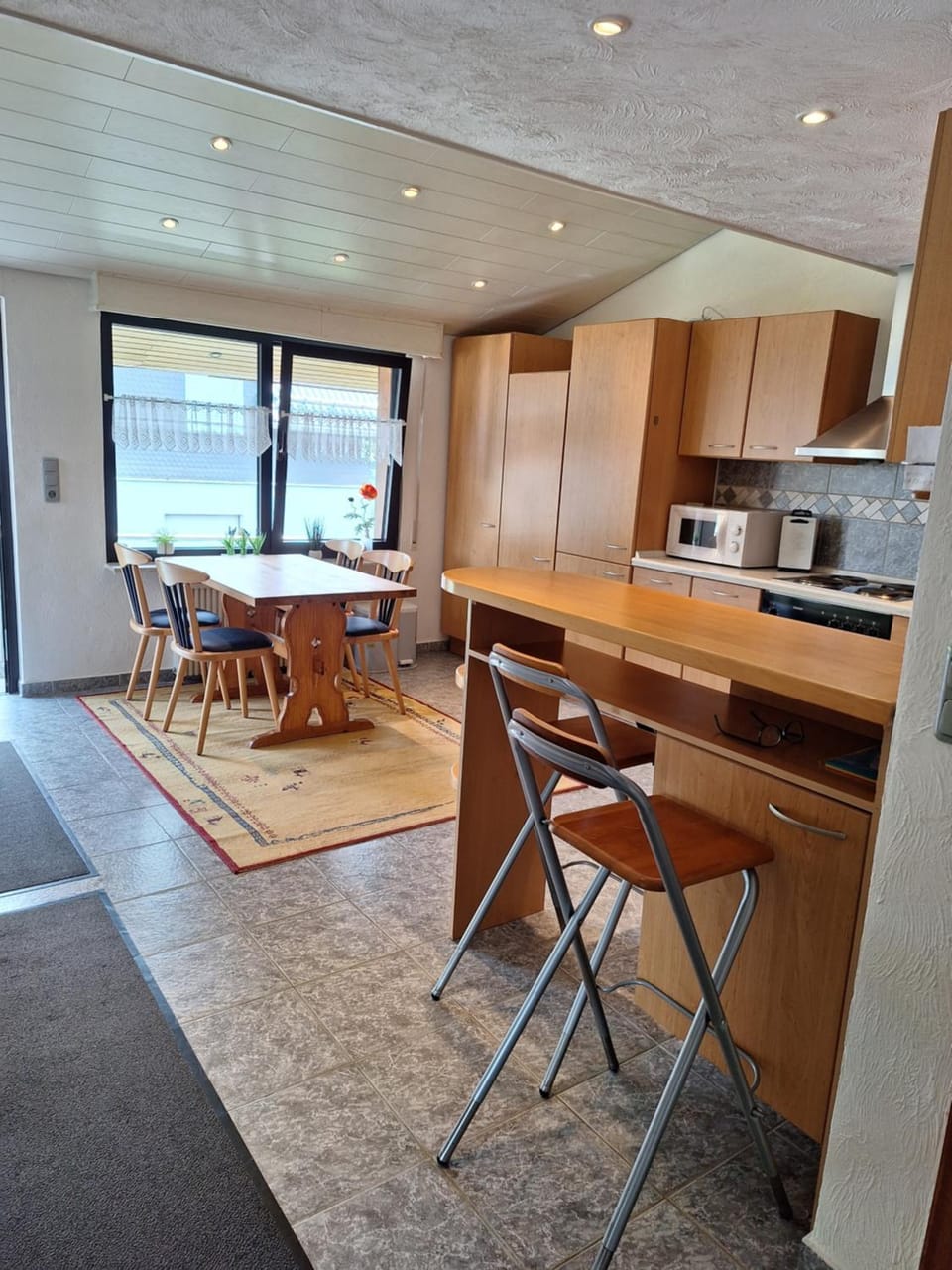 Kitchen or kitchenette, Seating area, Dining area, minibar, pet friendly, stove