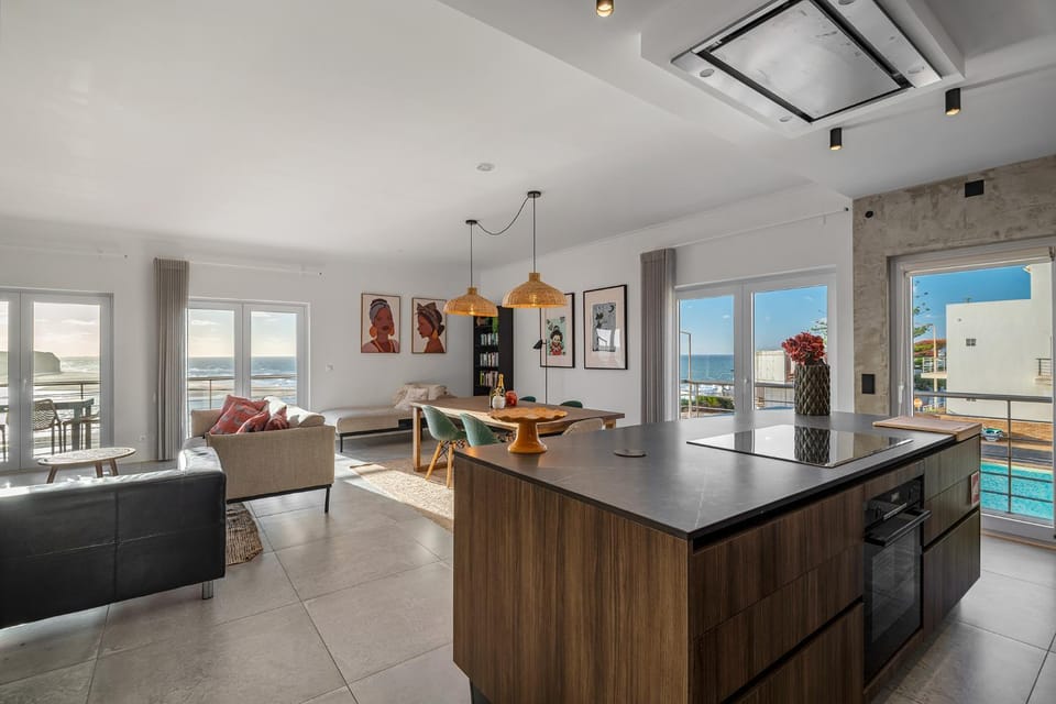 Kitchen or kitchenette, Living room, Seating area, Dining area