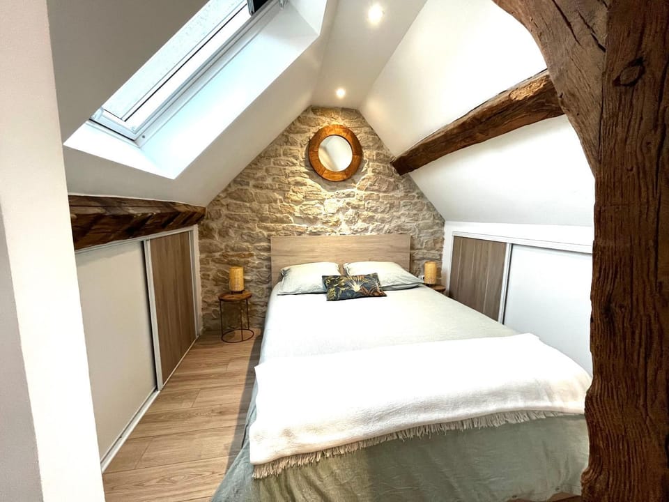 Bed, Photo of the whole room
