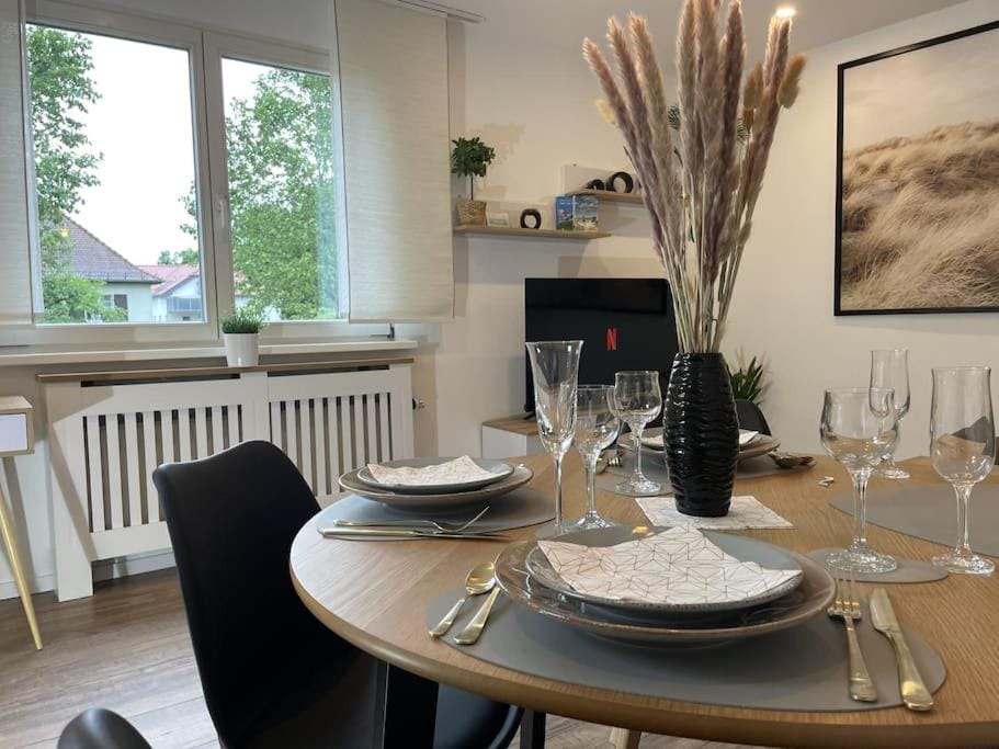 Dining area, Food