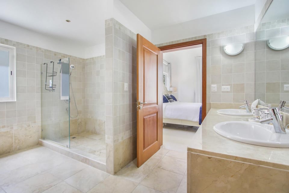 Shower, Toilet, Bathroom, Area and facilities