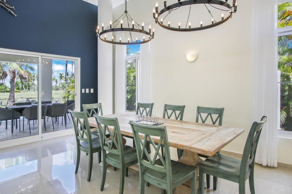 Decorative detail, Seating area, Dining area, Garden view