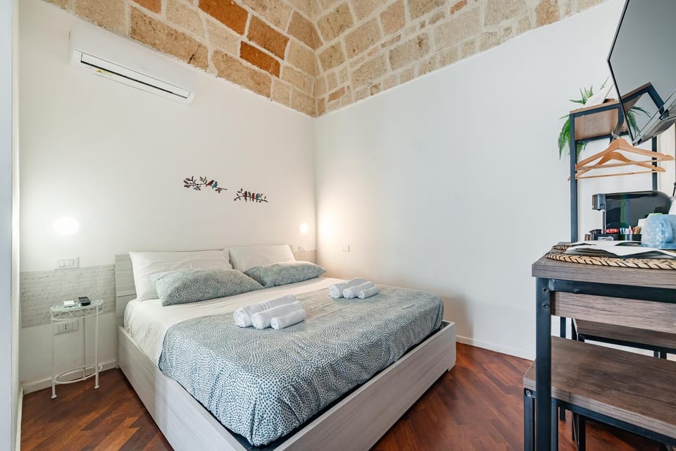 Bed, Living room