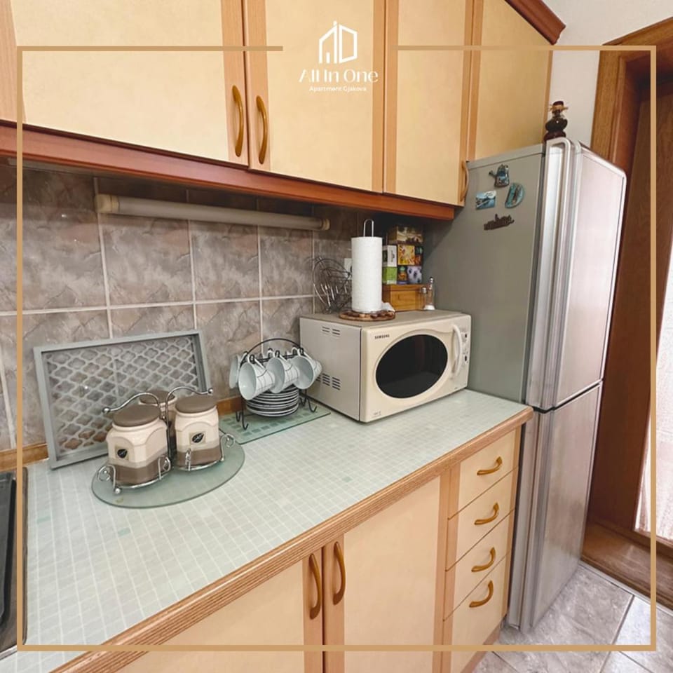 Kitchen or kitchenette, minibar, kitchen