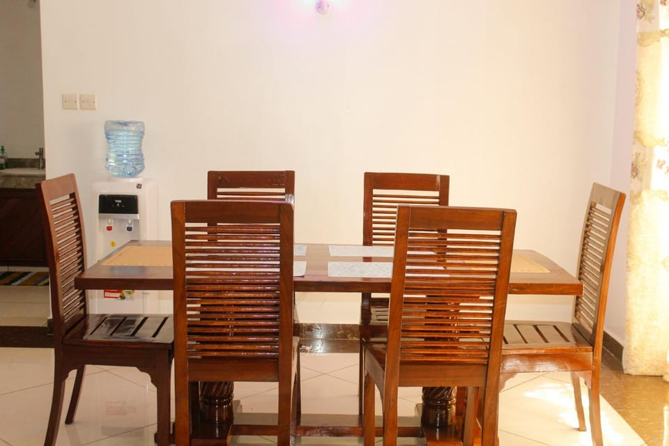 Seating area, Dining area