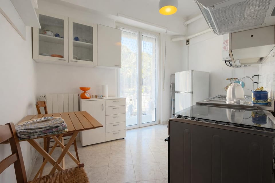 Kitchen or kitchenette, Dining area, dishwasher, minibar, oven, pet friendly, stove