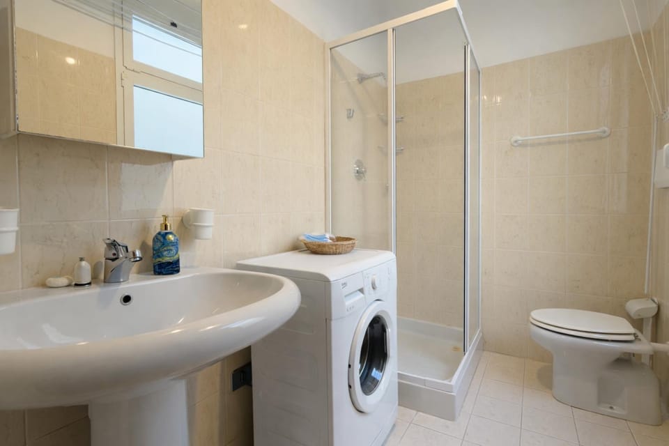 Shower, Toilet, Bathroom, Bath, bidet, towels, washing machine, dryer