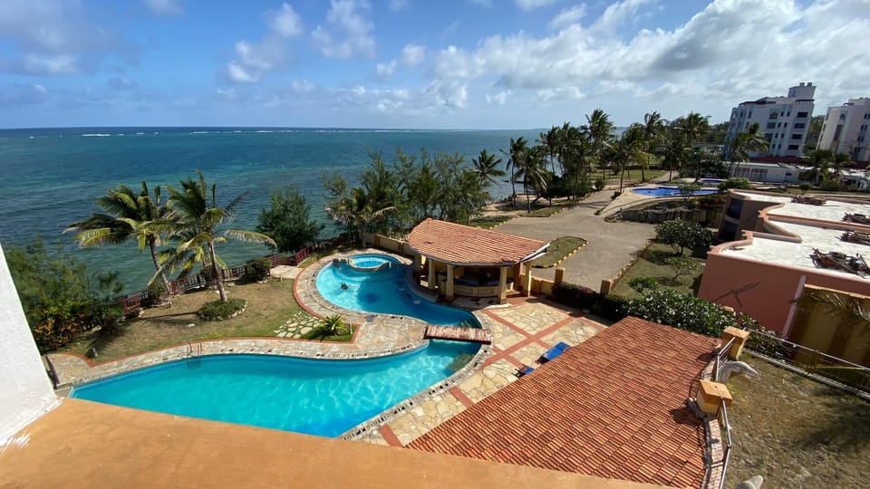 Property building, Beach, Sea view, Swimming pool