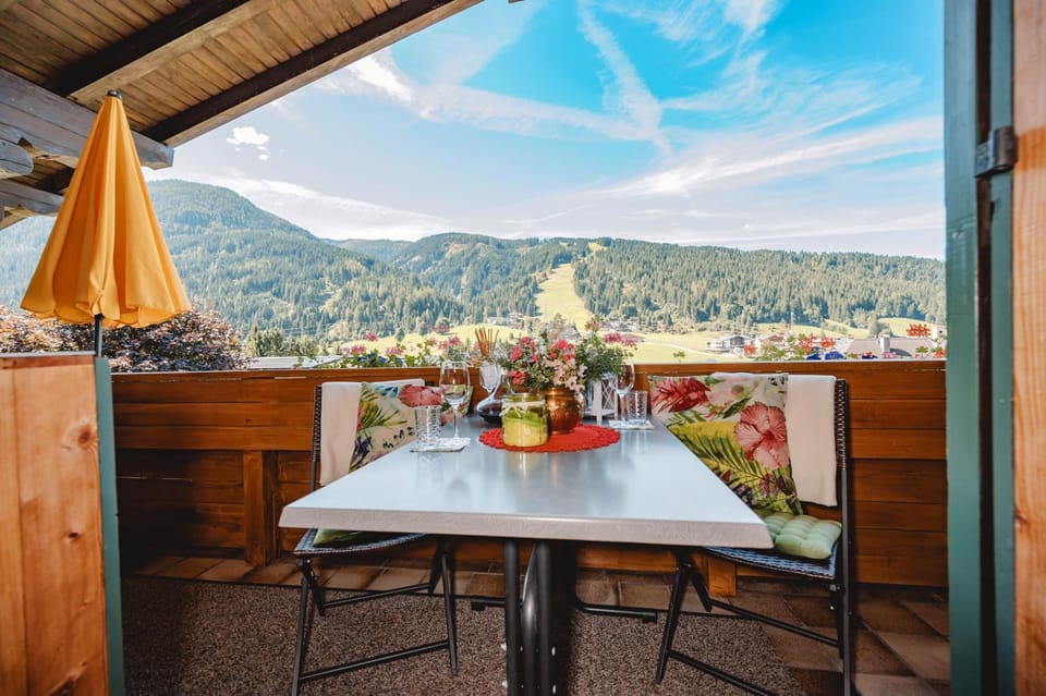 View (from property/room), Balcony/Terrace, Mountain view