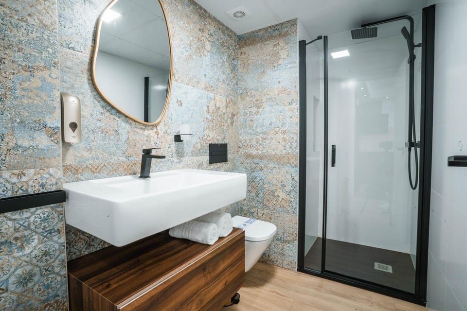 Shower, Bathroom, towels