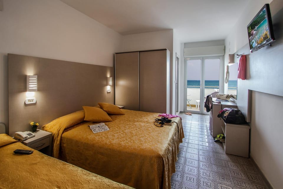 TV and multimedia, Photo of the whole room, Bedroom