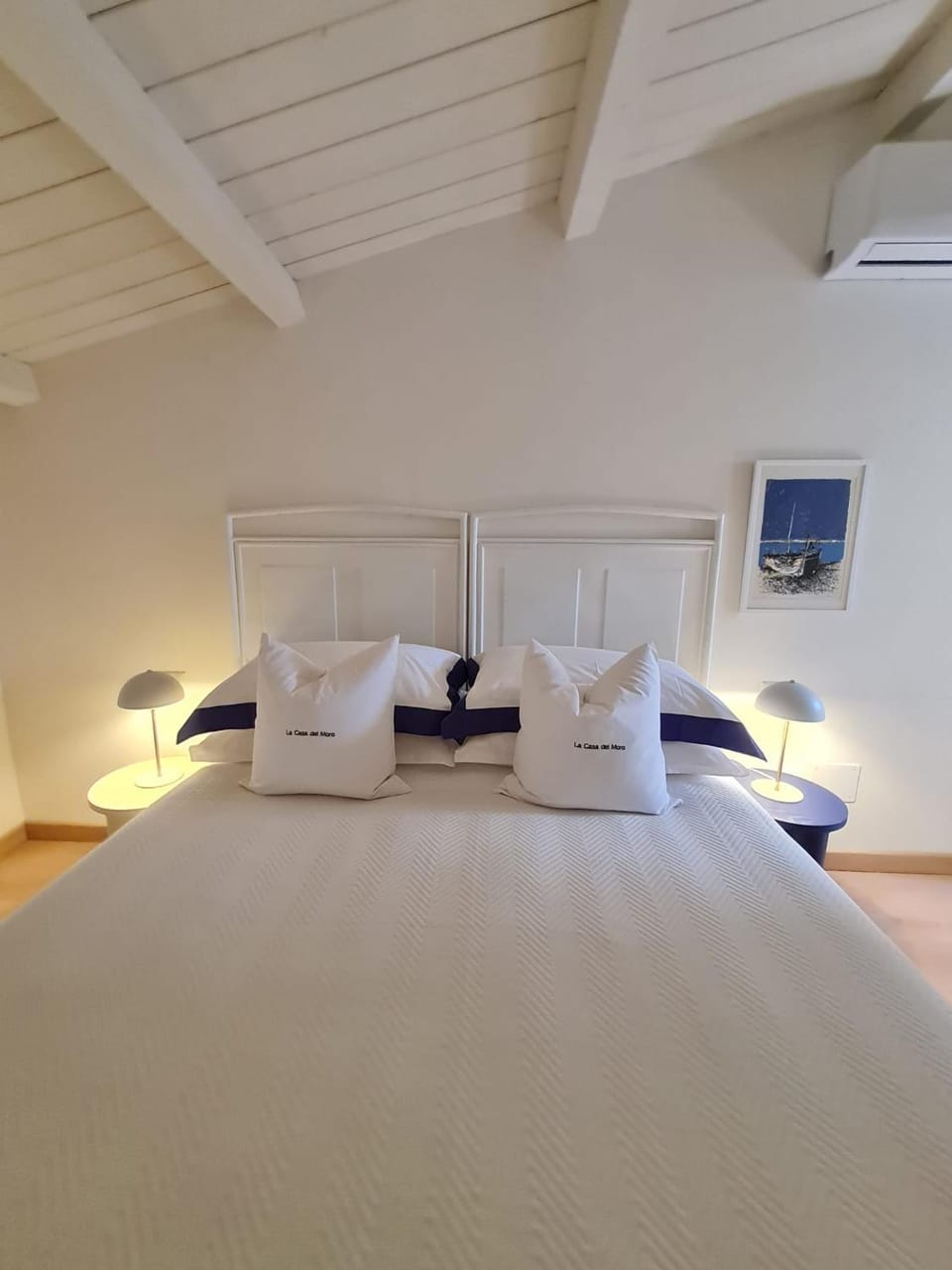 Bed, Photo of the whole room, Bedroom, wardrobe, air conditioner