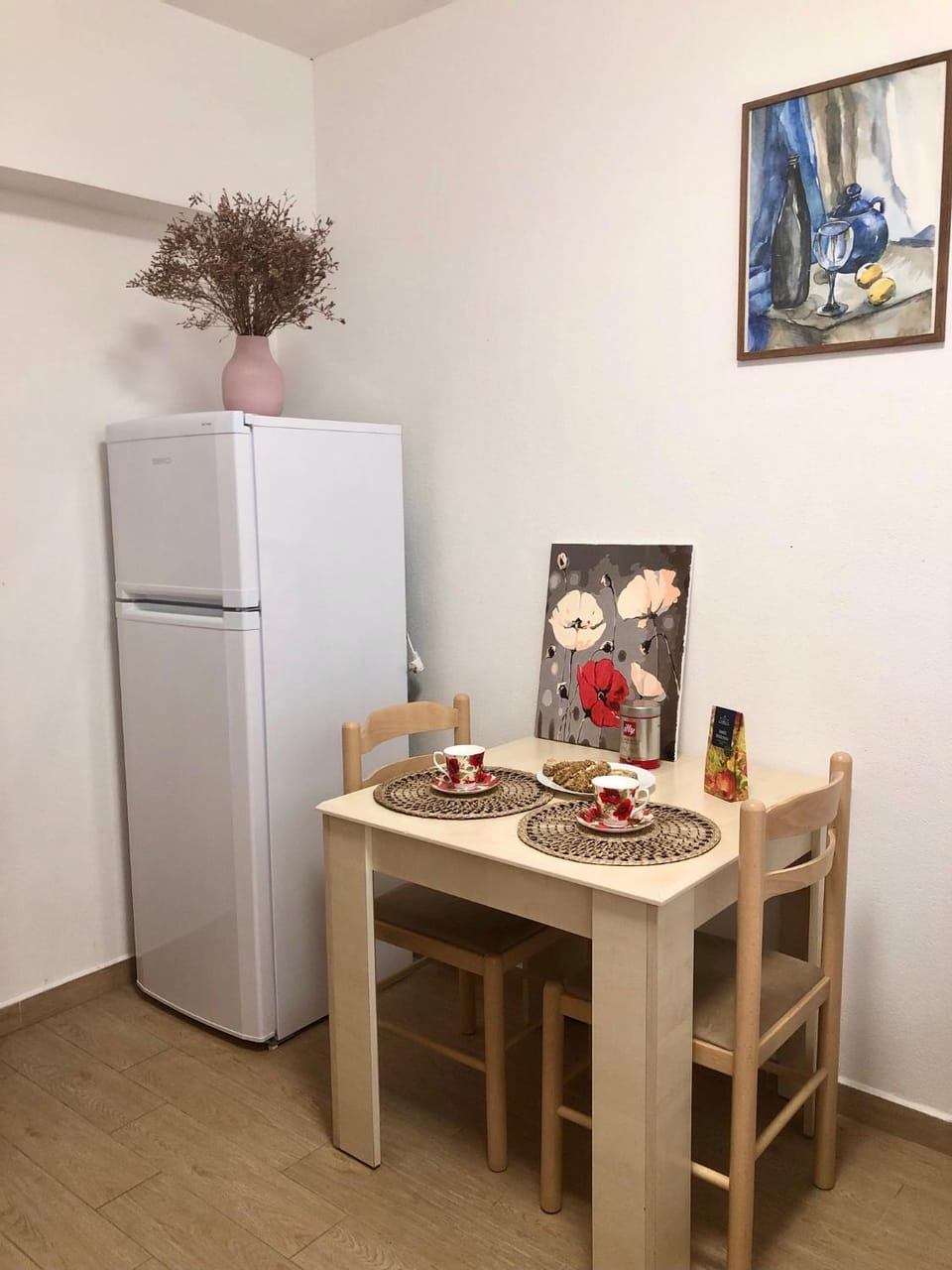 Dining area, kitchen