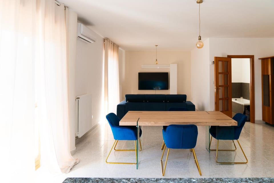 Living room, Dining area, kitchen