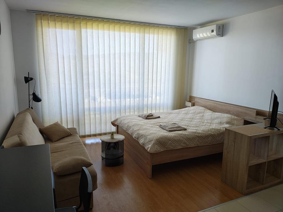 Bed, Photo of the whole room, Seating area