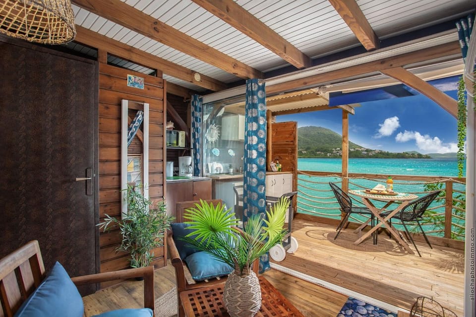 Studio Corail suspendu au dessus de la mer Apartment in Sainte-Luce