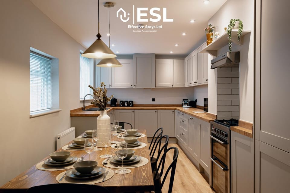 Kitchen or kitchenette, Dining area, minibar, pet friendly, stove