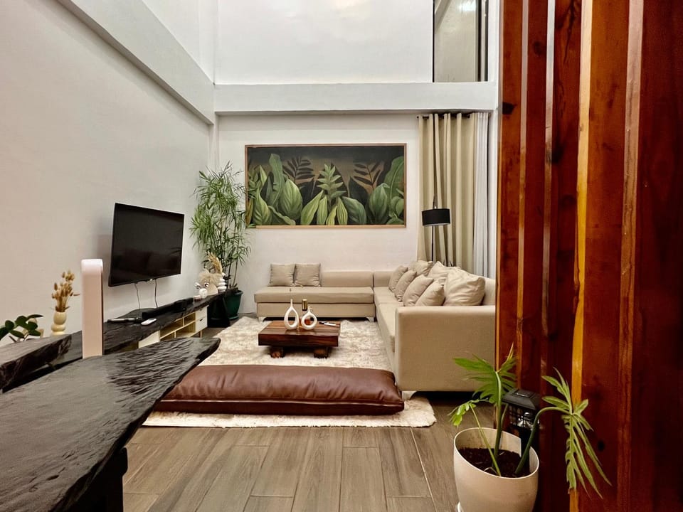 Communal lounge/ TV room, TV and multimedia, Living room, Seating area, Evening entertainment