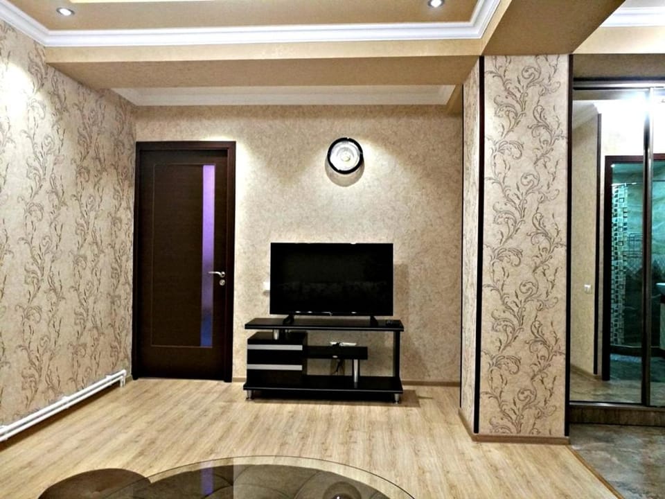 City Center Large and Comfortable 3 Bedroom, next to Northern Avenue Apartment in Yerevan