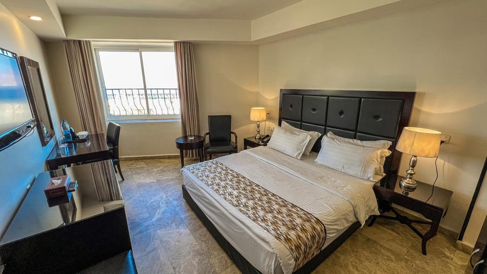 Communal lounge/ TV room, TV and multimedia, Bedroom