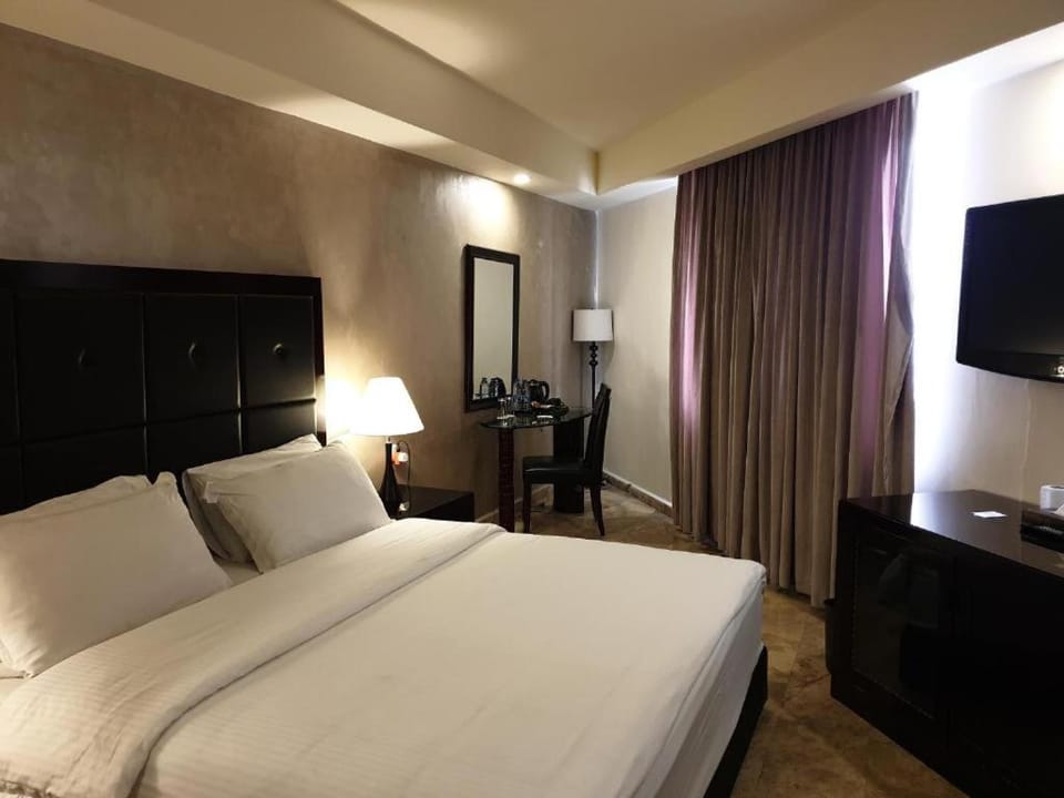 Bed, TV and multimedia, Bedroom, hair dresser
