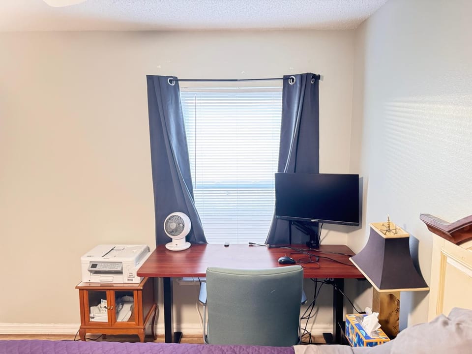 Near Disney cozy quiet place, 2 rooms with queen bed up to 4 people Vacation rental in Winter Garden
