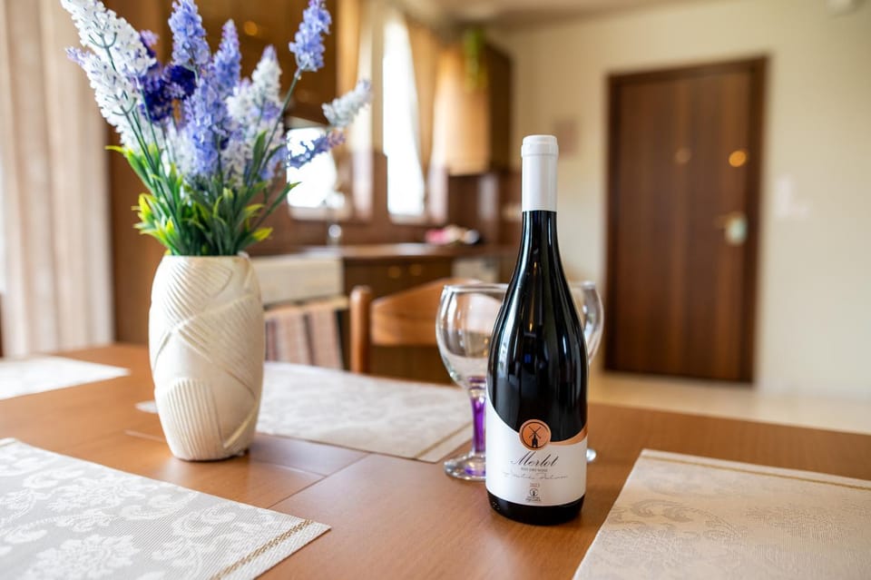 Food and drinks, Dining area