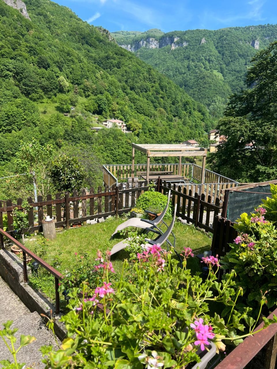 Nearby landmark, Spring, Natural landscape, Garden, Garden view, Mountain view