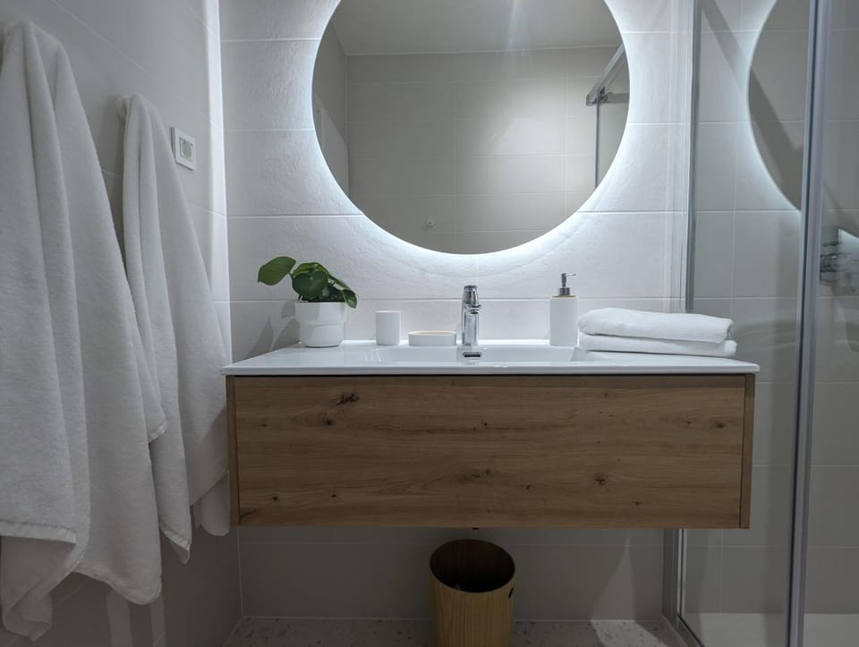 Shower, Bathroom, towels