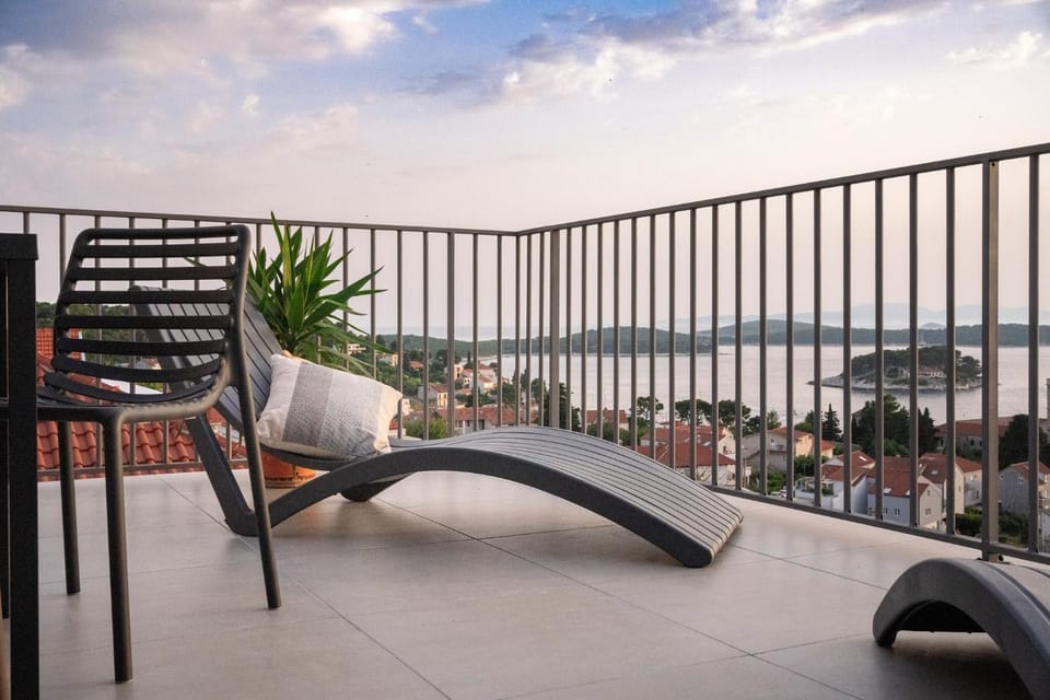 Day, Natural landscape, View (from property/room), Balcony/Terrace