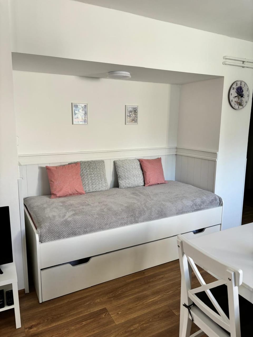 Bed, Living room